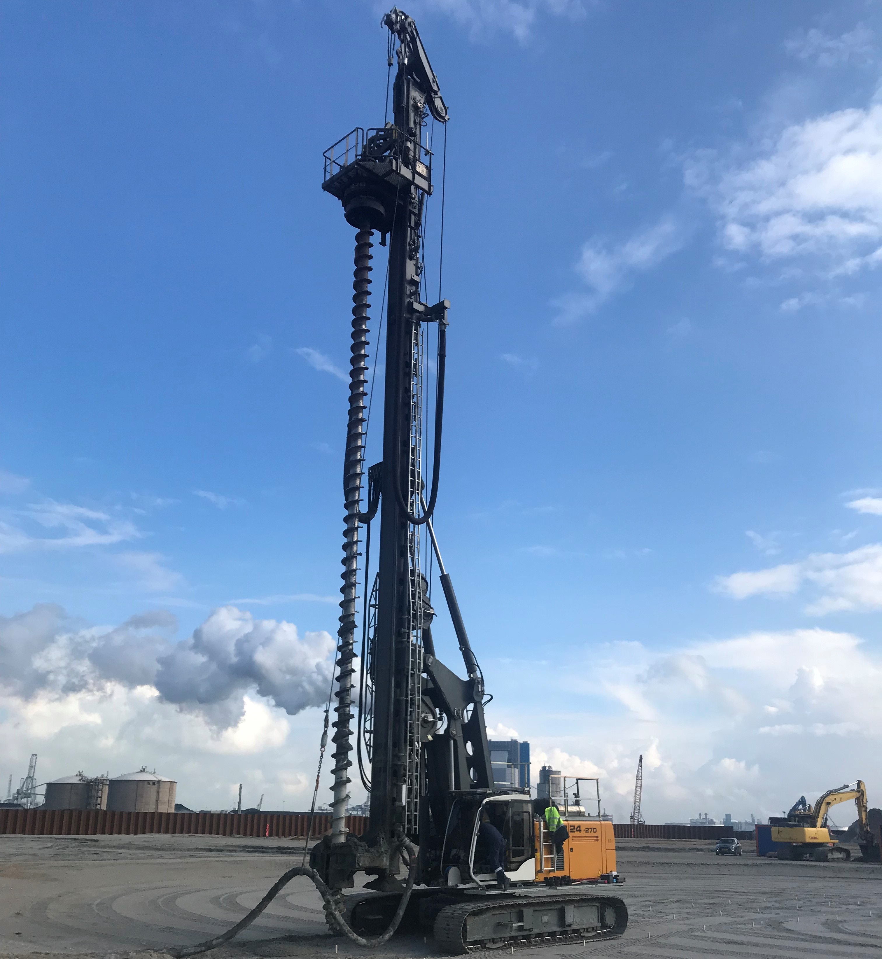 Neues Bohrger t Liebherr LB24 270 Mit SOB Equipment In Dienst Gestellt